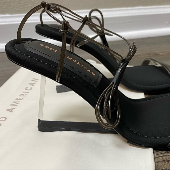 Good American Cinderella Wedge in Neoprene Black. - Picture 2 of 11